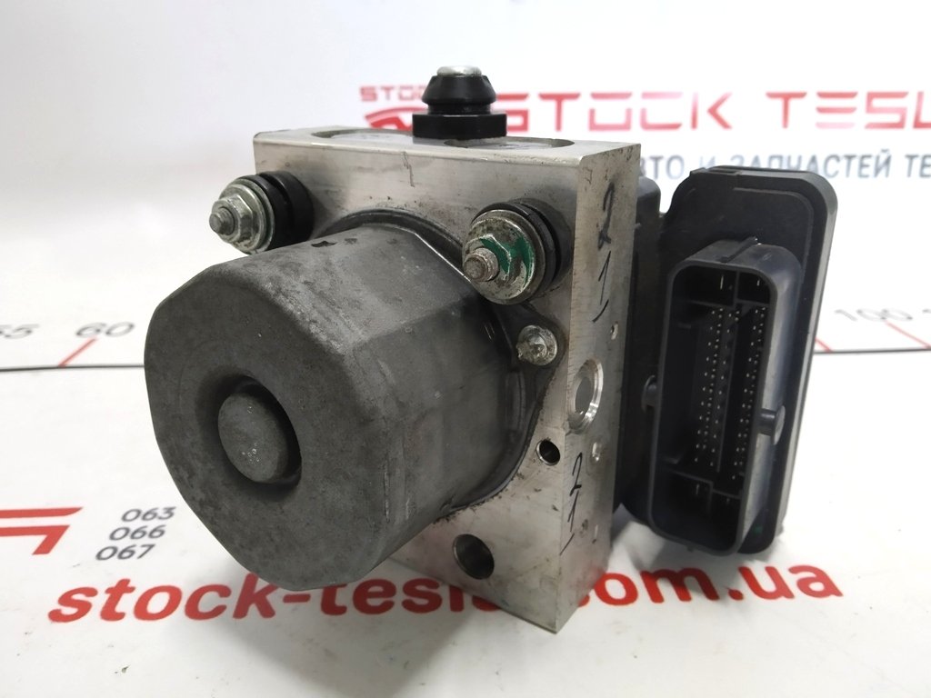 1 ABS AWD module Tesla model S 1038119-00-D